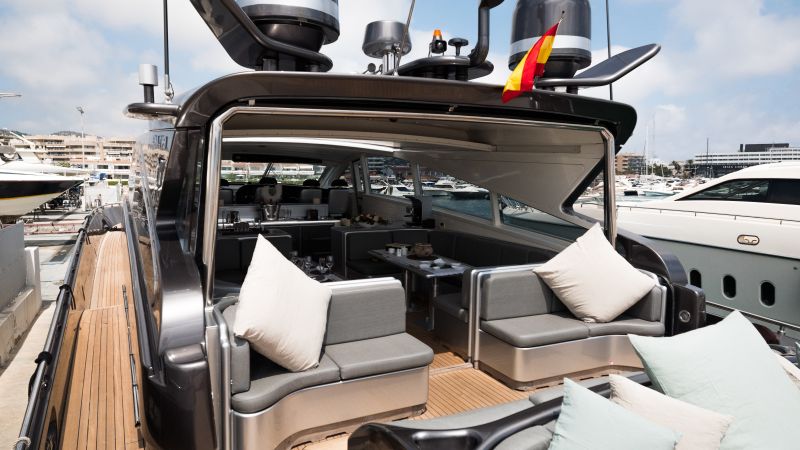 Alquilar YATES - LEOPARD  27 en Ibiza