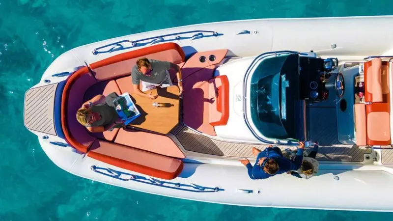 Alquilar SEMIRRíGIDAS - ZODIAC MEDLINE 9 en Ibiza