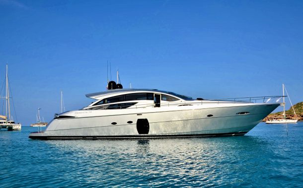 Alquilar YATES - PERSHING 72 Ibiza